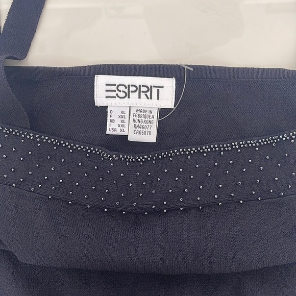Espirit XL from HK fits as a medium US size. 68% rayon and 32% nylon - Picture 4 of 6